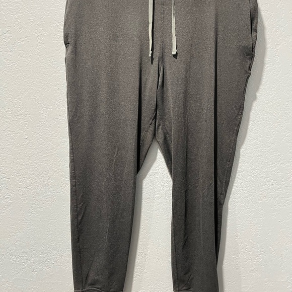 Patagonia Gray Sweatpants with Tapered Legs and Drawstring Waistband - Picture 1 of 6
